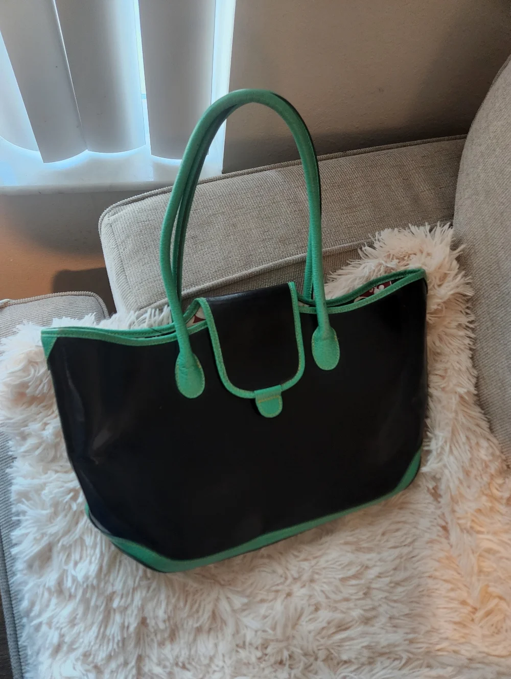Black Tote with Green Trim - Stylish Women's Shoulder Bag